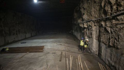 La obra del vial subterráneo, en diciembre del 2014, poco después del arranque de los trabajos. El Puerto aprobó aquel mismo mes una corrección del proyecto de 2,6 millones de euros, una cantidad muy similar a la que han estimado los tribunales, pero las empresas rechazaron esa cifra. César Quian