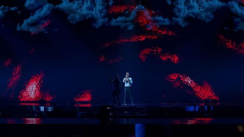 Estonia: el cantante Uku Suviste ensayando su tema The lucky one sobre el escenario de Eurovisin 2021
