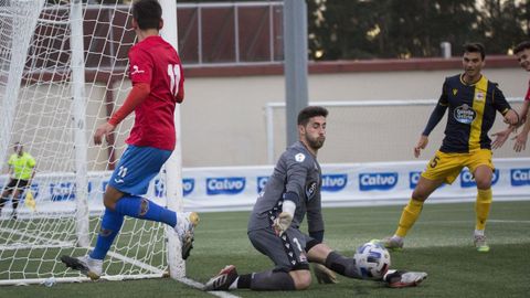 Pablo Brea, durante un encuentro entre el Fabril y el Bergantiños de esta temporada