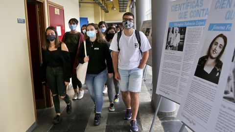 Estudiantes de Ciencias del Mar en el campus de Vigo