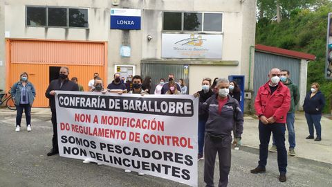 La protesta ante la lonja de Barallobre