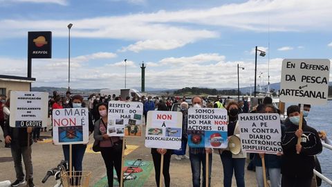 Mariscadoras y pescadores, en la protesta en el muelle de O Grove