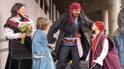Berto Pirata y María, acompañados de los pequeños Nóah y él Gerôme, siguen a la espera para poder casarse.