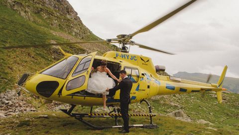 Cristina y Claudio sorprendieron a sus invitados apareciendo en helicóptero.