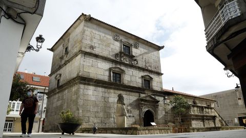 La Torre de Bermúdez, en A Pobra, fue declarada monumento histórico artístico de carácter nacional en el año 1976