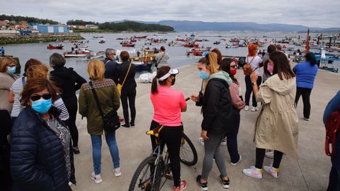 La protesta en A Illa, muy respaldada desde el muelle