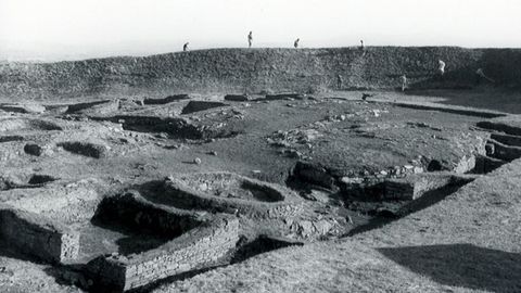 Vista de los años ochenta, en la que la croa del castro ya resulta totalmente visible