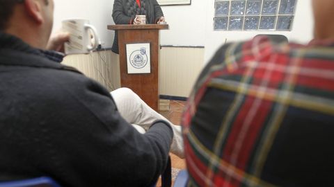 Reunión en la asociación de Ferrolterra
