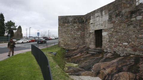 Muralla y puerta de la Ciudad Vieja de A Coruña.