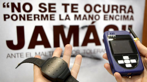 Las pulseras GPS permiten controlar las medidas de alejamiento de los maltratadores