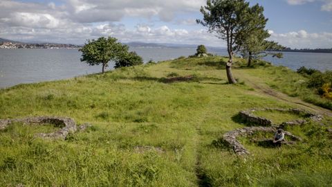 Los castros de Neixón están en un entorno privilegiado y datan de la Edad de Bronce y de la Edad de Hierro