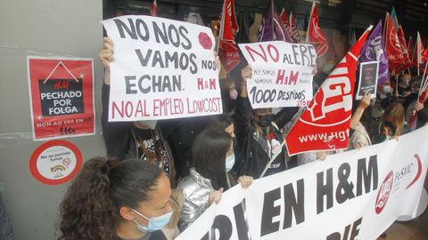 Los trabajadores de H&M se concentraron este sábado a las puertas de Odeón