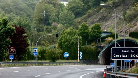 Se instaló una antena de cobertura de 5G en la parte superior del túnel