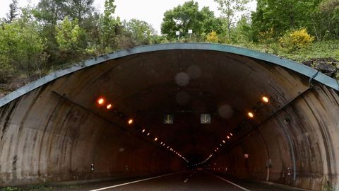 Se instaló diferentes tecnologías en las entradas y salidas del túnel, como la antena encima
