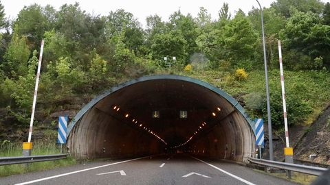 Se instaló diferentes tecnologías en las entradas y salidas del túnel, como la antena encima