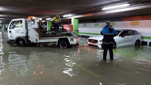 Aparcamiento de los Cantones inundado este sábado por una avería en el colector de San Roque
