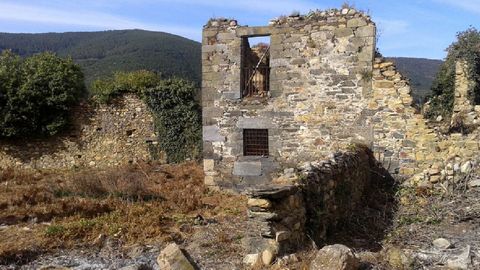 Ruínas do antigo mosteiro beneditino de San Clodio de Ribas de Sil, fundado hai arredor de mil anos e abandonado tras a Desamortización do século XIX