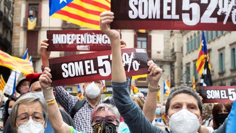 Concentración en la plaza Sant Jaume, de Barcelona, este domingo para exigir la formación de gobierno