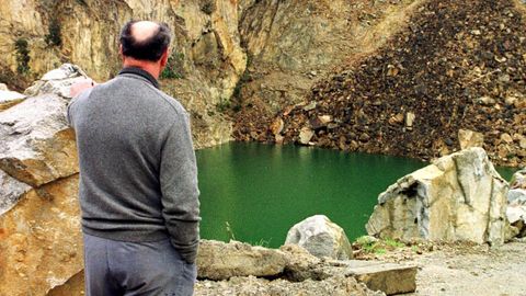 José Cernadas, en una visita a los restos de la cantera hace 21 años