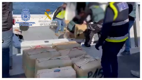 Fardos con hachís encontrando en un barco durante la operación Bocagrande