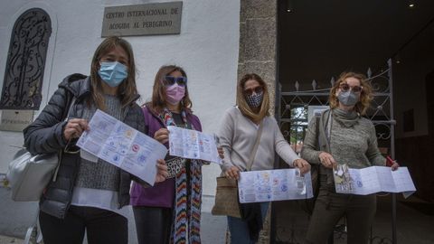 De izquierda a derecha, Carmen, Yolanda, Elisa y Chus, un grupo de viguesas que terminaron ayer el Camino