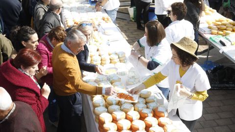 El queso, conocido producto de Friol, se ha quedado sin feria este año y el pasado