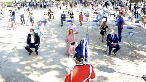 Pregón de las fiestas de A Peregrina 2020 en Pontevedra, en un espacio acotado, con el público sentado y guardando distancia de seguridad