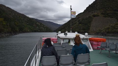 En las embarcaciones turísticas de la Diputación han viajado más de 2.500 usuarios desde que arrancó la actual temporada