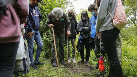 El alumnado de Maristas aprende a reforestar en Palmés