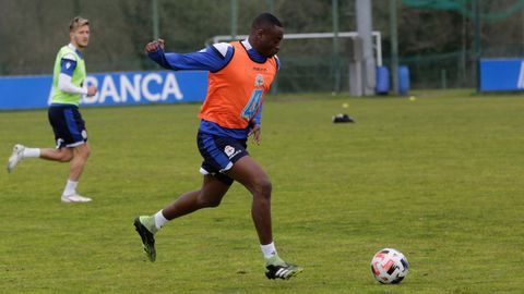 Mujaid, durante un entrenamiento en Abegondo