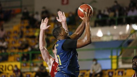 Evan Yates se dejó la piel en la cancha y fue el mejor del COB