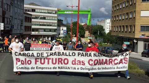 Trabajadores de Ferrol y Fene compartieron marcha cortando el tráfico en algunos tramos de las principales vías de la zona
