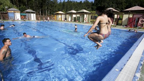 La piscina municipal de Moeche, en el área de Soutogrande, antes de la pandemia