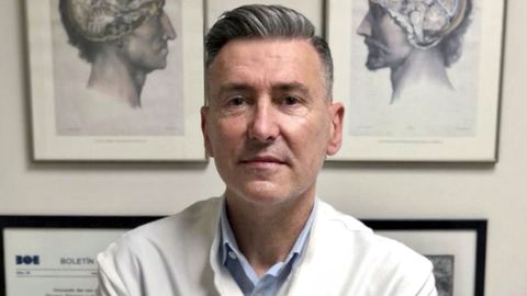 José María Vázquez es un prestigioso psiquiatra, hijo de Portomarín pero nacido en Barcelona, que ayer habló a alumnos del Lucus Augusti