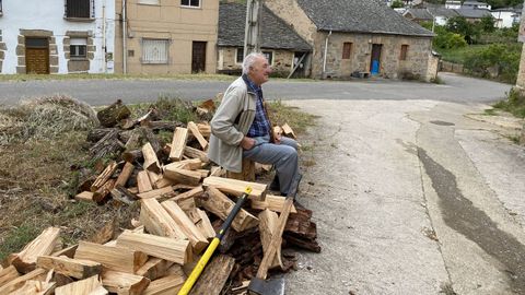 En Seadur la mayoría de los vecinos están vacunados, como Julio García. A punto de cumplir los 89 años, hace semanas que está inmunizado