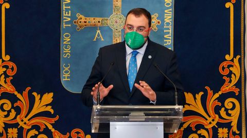 El presidente del Principado de Asturias, Adrián Barbón, en el acto institucional de conmemoración del 25 de mayo de 1808
