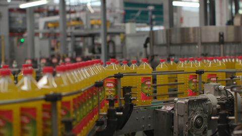 Fábrica de embotellado de Aceites Abril, en San Cibrao das Viñas