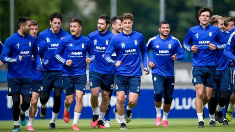 Los jugadores del Oviedo, en El Requexón, en un entrenamiento de la temporada 20/21