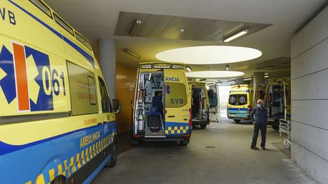 Hay 5 pacientes con covid en planta del CHUO y 6 en la uci