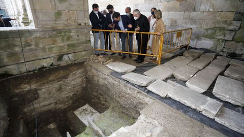Visita al claustro de la Catedral de Lugo del conselleiro de Cultura