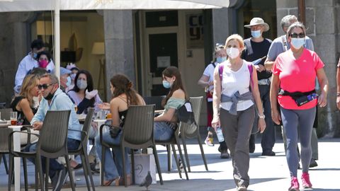 Nuevas restricciones sanitarias con mayor aforo en las terrazas en la mayor parte de Galicia.