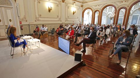 Reunión en la Diputación con los alcaldes de los concellos beneficiarios del programa ReacPon