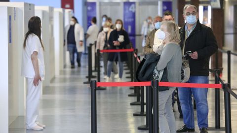 Continúa la vacunación masiva en el Hospital de Lugo
