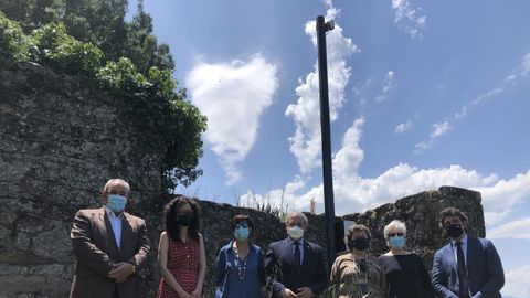Representantes del Ayuntamiento y la Xunta al pie de la cámara web de MeteoGalicia