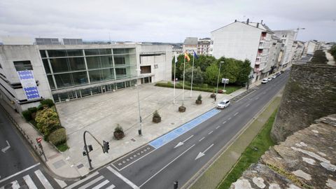Vistas del edificio administrativo de la Xunta de Lugo desde la Muralla