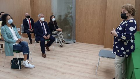 Las autoridades en la nueva sede de la Asociación Española contra el Cáncer en Lugo