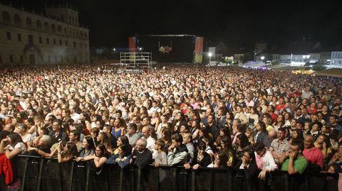 Aspecto de la explanada en el concierto de Blas Cantó que puso fin a las fiestas del 2019
