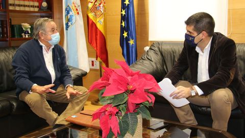Antonio Rodríguez, alcalde de Montederramo, en una reunión con el delegado de la Xunta, Gabriel Alén