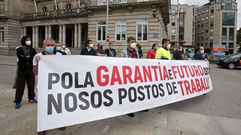 Concentración del comité de fábrica de Ence ante la Subdelegación del Gobierno