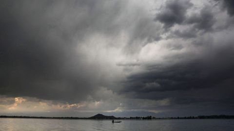 Panorámica del lago indio de Dal de Srinagar